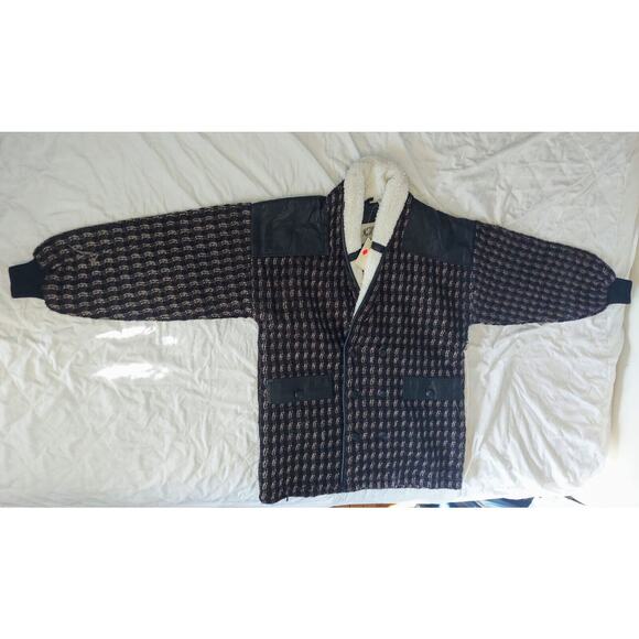 first class 100% acrylic with genuine leather trim jacket - Picture 3 of 7